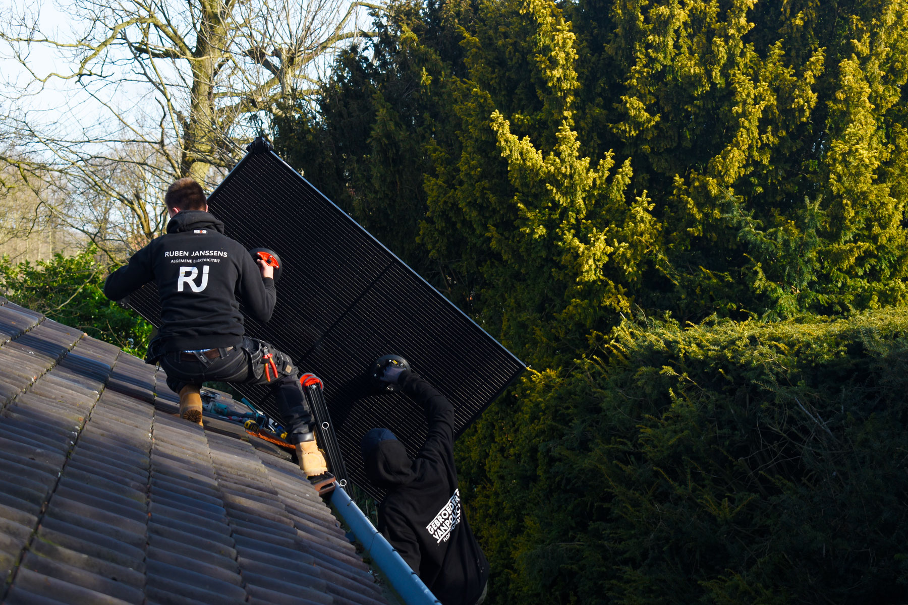 RJ Algemene Elektriciteit Over | Verbouwen | Verlichting | Beveiliging | Hernieuwbare Energie